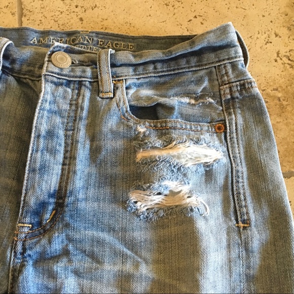 ❤️MARKDOWN❤️AE distressed button fly denim shorts - Picture 3 of 7